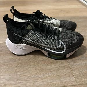Nike air zoom tempo next% size 8 men’s